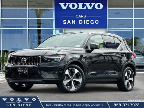 Certified 2025 Volvo XC40 B5 Plus AWD/4WD image 1