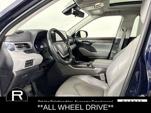 Used 2023 Toyota Highlander Platinum AWD/4WD image 4