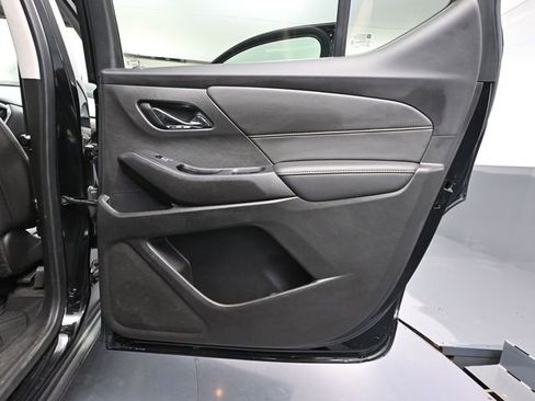 Used 2020 Chevrolet Traverse LT w/ Driver Confidence II Package AWD/4WD image 43