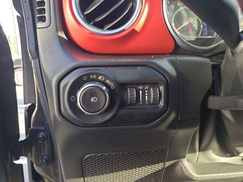 Used 2022 Jeep Wrangler Rubicon w/ LED Lighting Group AWD/4WD image 21