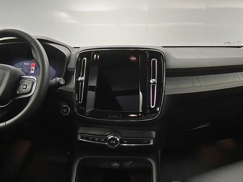 Used 2025 Volvo XC40 B5 Plus image 16