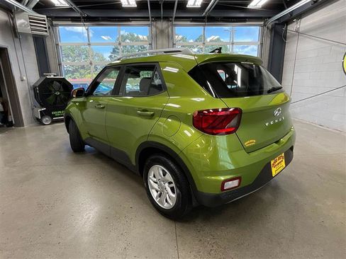 Used 2020 Hyundai Venue SEL FWD image 3