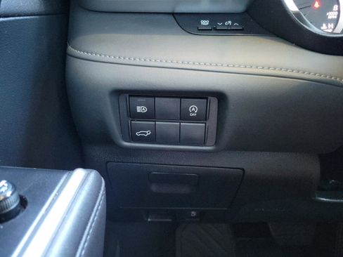 Certified 2023 Toyota Highlander XLE image 29