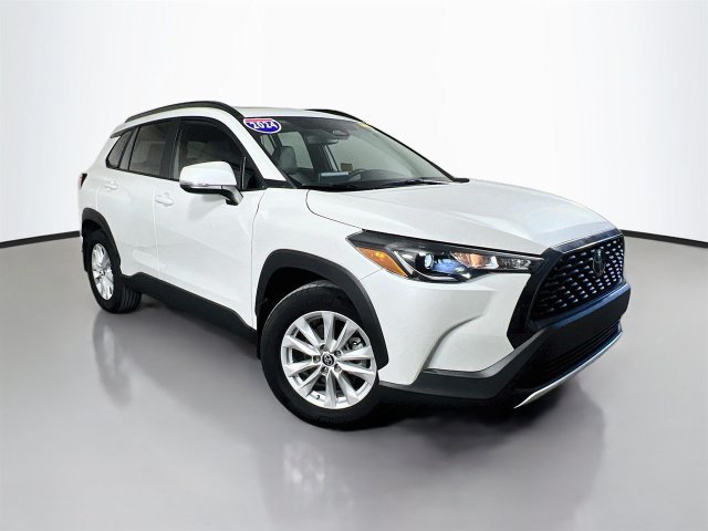 Used 2024 Toyota Corolla Cross LE w/ Moonroof Package FWD image 2
