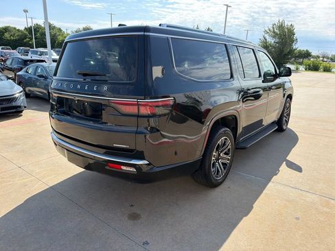 Used 2024 Jeep Wagoneer L Series II AWD/4WD image 5