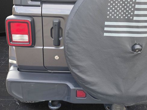 Used 2019 Jeep Wrangler Unlimited Sahara AWD/4WD image 31