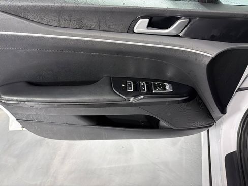 Used 2022 Kia K5 LX FWD image 11