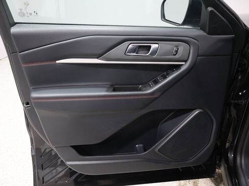 Used 2025 Ford Explorer ST-Line w/ ST-Line Street Pack image 12