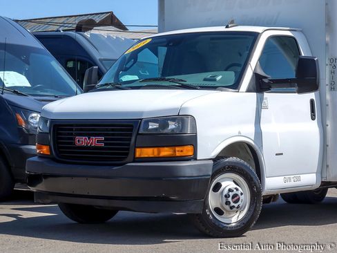 Used 2019 GMC Savana 3500 Extended w/ Driver Convenience Package image 3