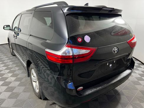 Used 2018 Toyota Sienna LE image 7