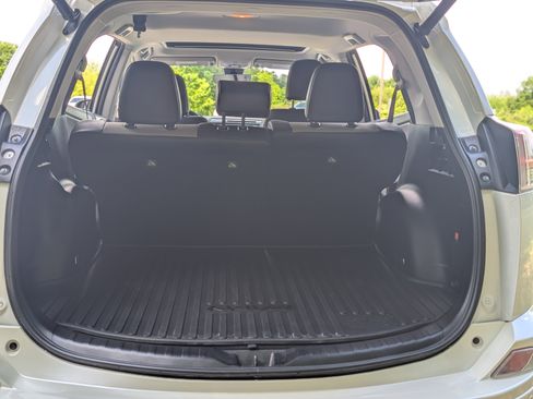 Used 2018 Toyota RAV4 Platinum FWD image 19
