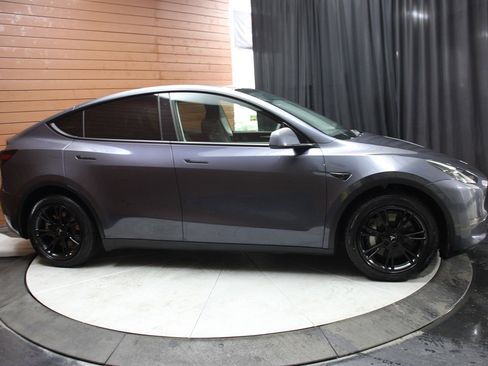 Used 2023 Tesla Model Y Long Range image 15
