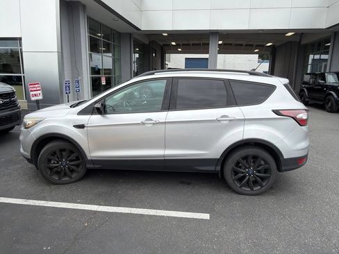 Used 2018 Ford Escape SE w/ SE Sport Appearance Package AWD/4WD image 2