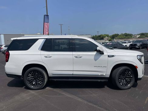 Used 2022 GMC Yukon SLT w/ SLT Premium Package RWD image 2