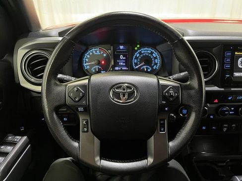 Certified 2018 Toyota Tacoma TRD Off-Road AWD/4WD image 16