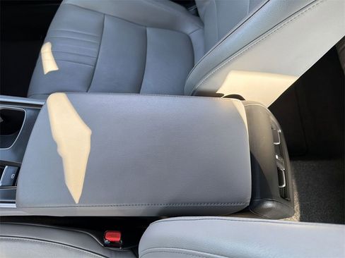 Used 2018 Honda Accord Touring image 23