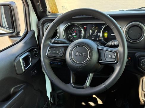 Used 2023 Jeep Wrangler Unlimited AWD/4WD image 14