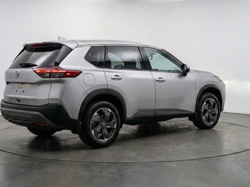 Used 2025 Nissan Rogue SV AWD/4WD image 9