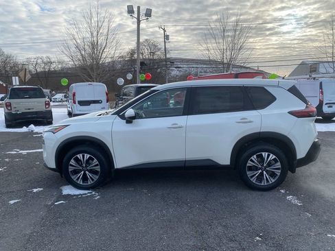 Used 2022 Nissan Rogue SV image 9