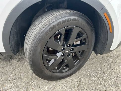Used 2022 Kia Sorento S AWD/4WD image 16