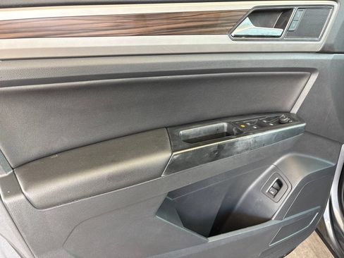 Used 2021 Volkswagen Atlas SE w/ Panoramic Sunroof Package AWD/4WD image 11