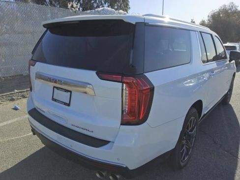 Used 2023 GMC Yukon XL Denali AWD/4WD image 4