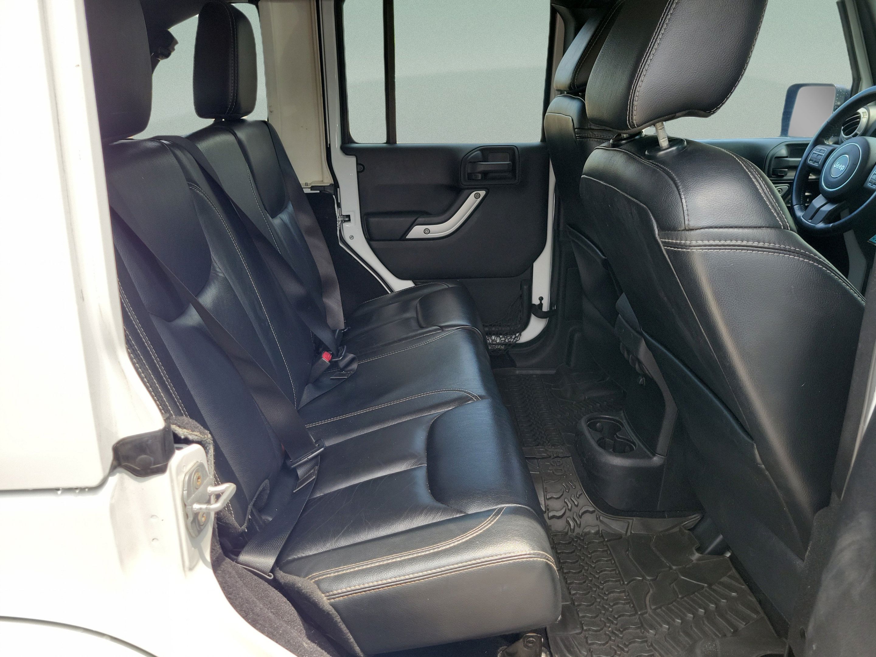 Used 2014 Jeep Wrangler Unlimited Rubicon w/ Connectivity Group AWD/4WD image 10