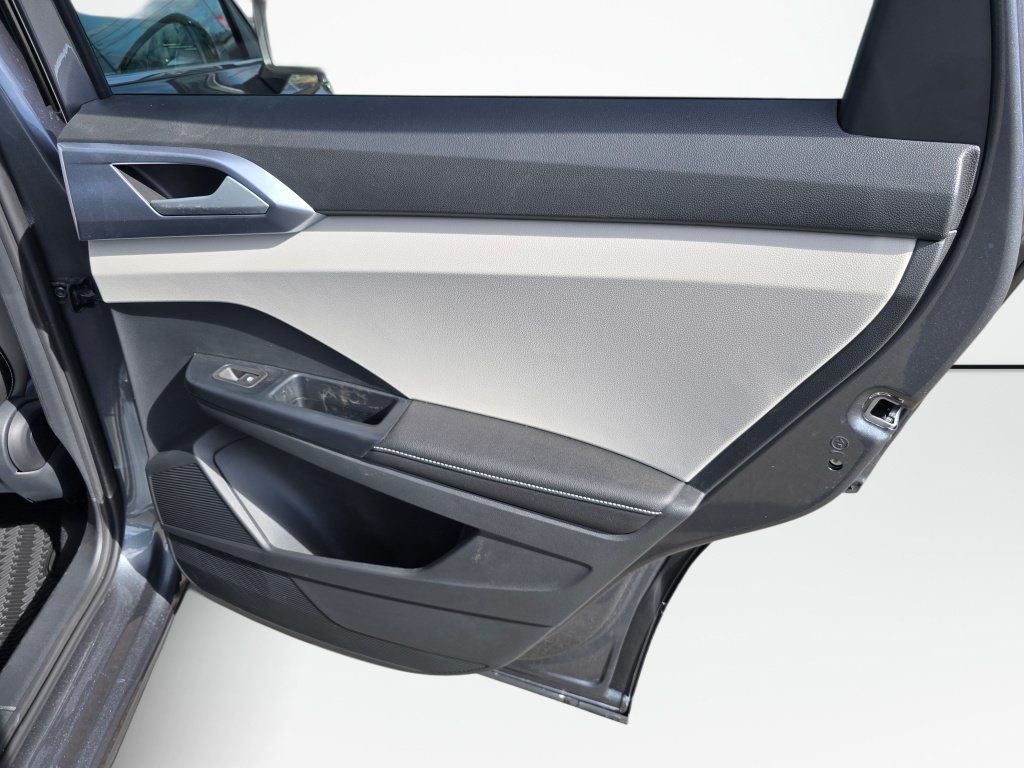 New 2026 Volkswagen Taos SE AWD/4WD image 37