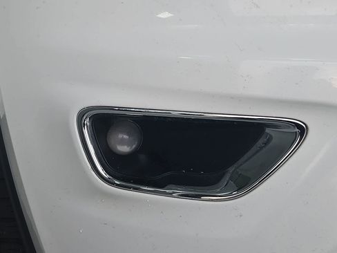 Used 2019 Jeep Grand Cherokee Laredo image 10