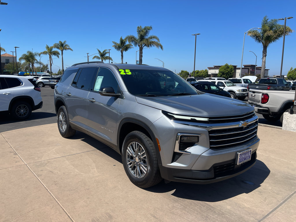 Used 2025 Chevrolet Traverse LT FWD image 15
