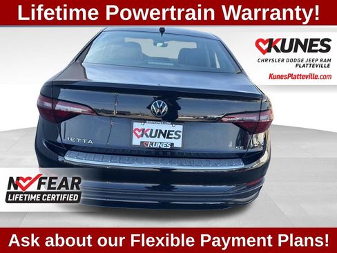 Used 2023 Volkswagen Jetta SE w/ Panoramic Sunroof Package FWD image 5