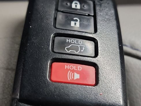 Used 2019 Toyota Highlander XLE image 32