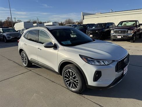New 2026 Ford Escape SE FWD image 1
