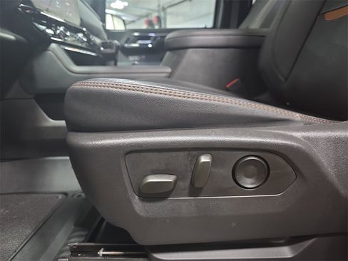 Used 2023 GMC Sierra 1500 AT4 w/ Technology Package image 32