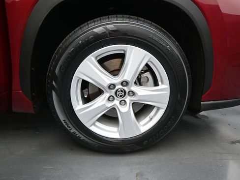 Used 2020 Toyota Highlander LE image 16