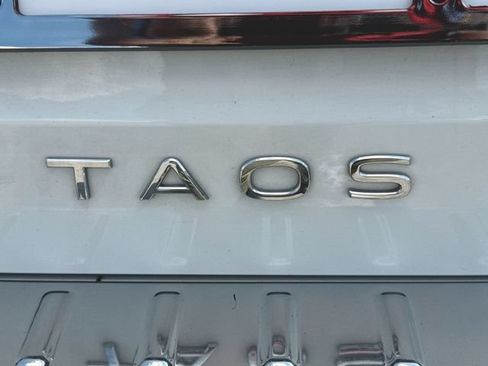 Certified 2023 Volkswagen Taos SE w/ Panoramic Sunroof Package AWD/4WD image 32