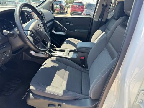 Used 2023 Nissan Frontier SV w/ SV Convenience Package AWD/4WD image 2