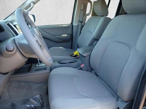Used 2013 Nissan Frontier SV AWD/4WD image 10