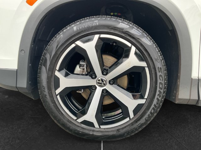 Certified 2026 Volkswagen Tiguan SE FWD image 9