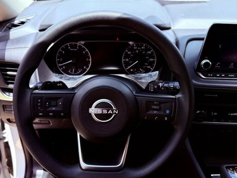 Used 2024 Nissan Rogue SV AWD/4WD image 19