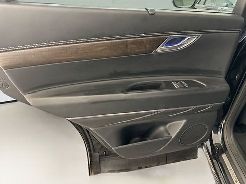 Used 2024 Genesis GV80 3.5T image 28