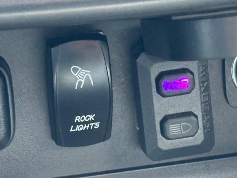 Used 2022 Chevrolet Colorado ZR2 AWD/4WD image 22