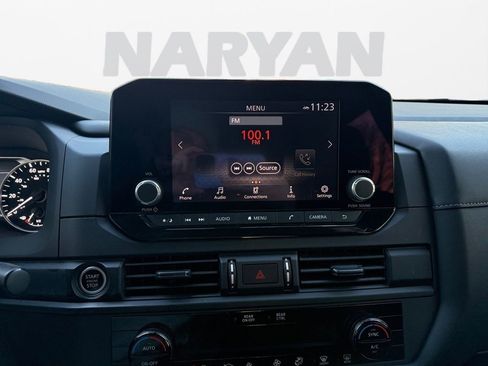 Used 2024 Nissan Pathfinder S image 21