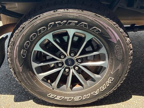 Used 2019 Ford F150 XLT w/ Equipment Group 302A Luxury AWD/4WD image 18