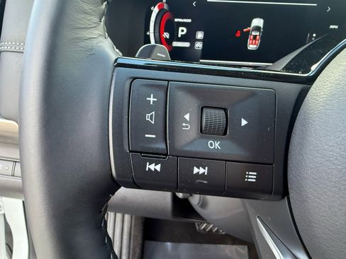 Used 2025 Nissan Pathfinder Platinum image 38