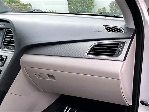 Used 2016 Hyundai Sonata SE FWD image 26