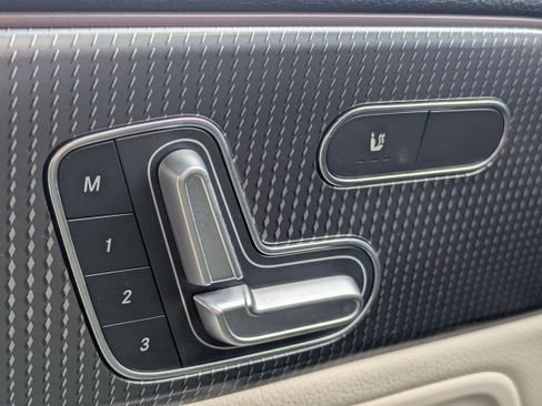 Used 2020 Mercedes-Benz GLB 250 image 21