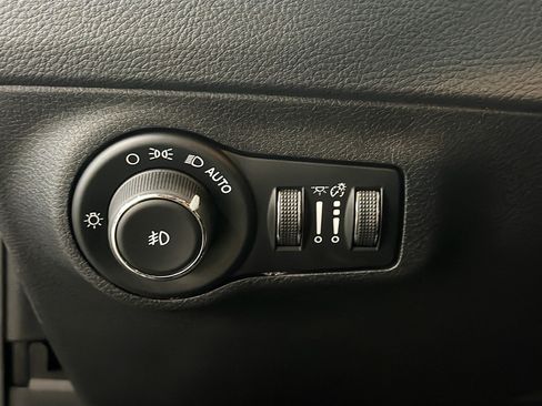 Used 2018 Jeep Compass Limited w/ Navigation Group AWD/4WD image 16