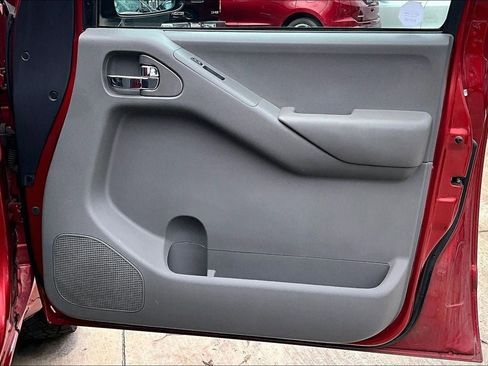 Used 2014 Nissan Frontier SV image 27