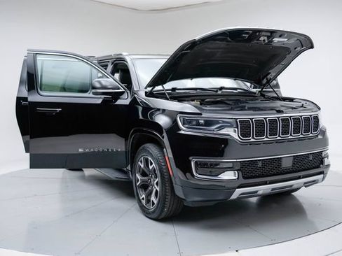 Used 2024 Jeep Wagoneer L Series III w/ Flexible Seating Group AWD/4WD image 15